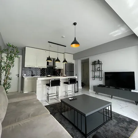 Apartment Luxurious And Comfy Flat Near Lake Panayir