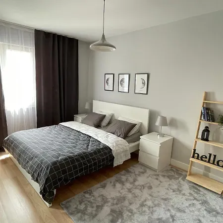 Luxurious And Comfy Flat Near Lake Apartment